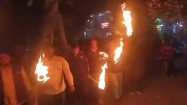 पनागर: बांग्लादेश में हिंदुओं के नरसंहार के विरोध में बजरंग दल ने मड़ई में फूंका बांग्लादेश का पुतला