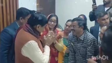 बदनावर: नगर परिषद अध्यक्ष मीना शेखर यादव ने मुख्यमंत्री मोहन यादव को सौंपा विभिन्न मांगों का मांग पत्र