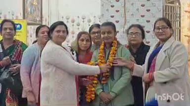 बिंदकी: बिंदकी में संकीर्तन महिला मंडल ने गीत-संगीत द्वारा 'कौन बनेगा करोड़पति' में 12,50,000 का इनाम पाने वाली आस्था को दी बधाई