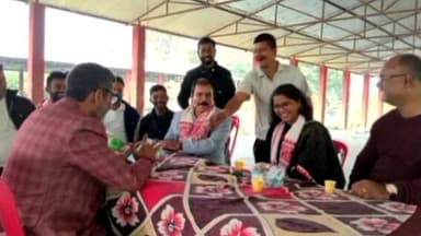 লংকা: লংকাত বিজেপিৰ একাংশ কৰ্মকৰ্তাৰ লগত চাহৰ জুটিৰ লগতে মতবিনিময় বিধায়ক শিবু মিশ্ৰৰ