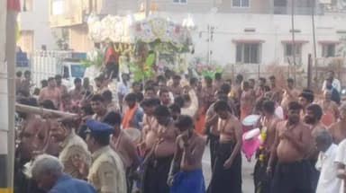 ಹಗರಿಬೊಮ್ಮನಹಳ್ಳಿ: ಪಟ್ಟಣದಲ್ಲಿ ಶ್ರೀ ಅಯ್ಯಪ್ಪ ಸ್ವಾಮಿಯ ಮಾಲಾಧಾರಿಗಳಿಂದ ಮೆರವಣಿಗೆ ಕಾರ್ಯಕ್ರಮ