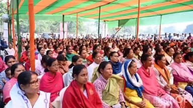 মৰিগাঁও: নেলী গাঁও পঞ্চায়তৰ পলাহগুৰিত নৰেন্দ্ৰ মোডীৰ ১২৯ সংখ্যক মন কি বাত অনুষ্ঠানত উপস্থিত মন্ত্ৰী পীযুষ হাজৰিকা