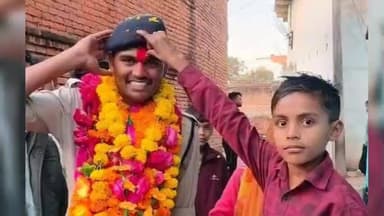 बड़ा मलेहरा: पुलिस आरक्षक की ट्रेनिंग कर लौटे युवक का भव्य स्वागत किया गया