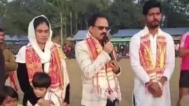 মাটিয়া: সিধাবাৰী নয়াপাৰা খেলপথাৰত অনুষ্ঠিত হোৱা ফুটবল প্ৰতিযোগিতাৰ ফাইনেল খেলখন উদ্ধোধন কৰে বিধায়ক একে ৰছিদ আলমে