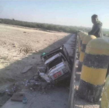 सिणधरी: सिणधरी क्षेत्र के गादेसरा पुल पर अबजरी से भरा ट्रक खाली लौटते समय अनियंत्रित होकर पुल से गिरा, ड्राइवर गंभीर घायल