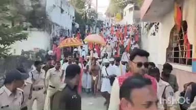 महेश्वर: परम पूज्य दादागुरू के साथ 1500 से अधिक परिक्रमावासी श्रद्धालु कर रहे हैं परिक्रमा