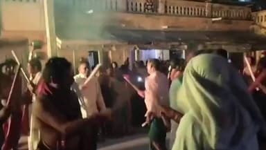 బీబీపేట: బీబీపేటలో అయ్యప్ప మాలధారులు అయ్యప్ప స్వామి, ఉత్సవమూర్తి ఊరేగింపు, కోలాటాలు, గ్రామంలో అయ్యప్ప నామ స్మరణతో మారుమోగింది