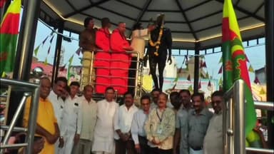 ಯಾದಗಿರಿ: ನಗರದಲ್ಲಿ ರಾಜ್ಯಮಟ್ಟದ ವೈಜ್ಞಾನಿಕ ಸಮ್ಮೇಳನ ಅಂಗವಾಗಿ ಸರ್ವಾಧ್ಯಕ್ಷ ವಿಶ್ವಾರಾಧ್ಯ ಸತ್ಯಂಪೇಟೆ ತೆರೆದ ವಾಹನದಲ್ಲಿ ಮೆರವಣಿಗೆ