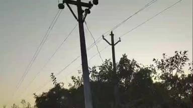 गंगापूर: वैरागडला विजेच्या धक्क्याने वायरमन जखमी,घटनेनंतर झिरो वायरमनच्या कपड्यांनी घेतला पेट...