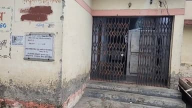 #रुद्रपुर
प्रीत विहार फाजलपुर महरौला में फायरिंग की घटना में मृतक कार्तिक का शव पहुंच पोस्टमार्टम हाउस। #LIVE🛑🛑