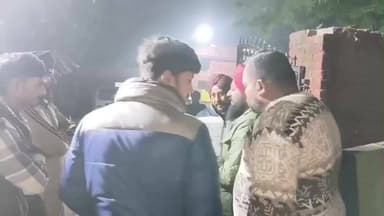 ਅੰਮ੍ਰਿਤਸਰ 2: ਮਜੀਠਾ ਰੋਡ ਇਲਾਕੇ ਦੇ ਵਿੱਚ ਛੋਟੇ ਹਾਥੀ ਚਾਲਕ ਨੇ ਮੋਟਰਸਾਈਕਲ ਚਾਲਕ ਨੂੰ ਮਾਰੀ ਟੱਕਰ ਮੋਟਰਸਾਈਕਲ ਚਾਲਕ ਦੀ ਮੌਤ ਪਰਿਵਾਰ ਮੰਗ ਰਿਹਾ ਹੈ ਇਨਸਾਫ