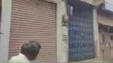 మార్కాపురం: పొదిలిలో స్వచ్ఛందంగా షాపులు మూసివేసి సంఘీభావం తెలిపిన ఆర్యవైశ్యులు