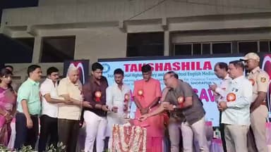 ಶೋರಾಪುರ: ನಗರದ ರಂಗಂಪೇಟೆಯ ತಕ್ಷಶಿಲಾ ಇಂಟರ್ನ್ಯಾಷನಲ್ ಸ್ಕೂಲ್ ಆವರಣದಲ್ಲಿ ವಾರ್ಷಿಕೋತ್ಸವದ ಅಂಗವಾಗಿ ತಕ್ಷ ಉತ್ಸವ ಕಾರ್ಯಕ್ರಮ