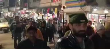 पनागर: सराफा व्यापारी के साथ लूट को लेकर व्यापारियों का फूटा गुस्सा, मसाल जुलूस निकालकर थाने में सौंपा ज्ञापन