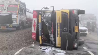 ਅੰਮ੍ਰਿਤਸਰ 2: ਵੇਰਕਾ ਬਾਈਪਾਸ ਤੇ ਬਜਰੀ ਦਾ ਭਰਿਆ ਟਰੱਕ ਪਲਟਿਆ ਜਾਨੀ ਨੁਕਸਾਨ ਤੋਂ ਰਿਹਾ ਬਚਾਅ ਪੁਲਿਸ ਕਰ ਰਹੀ ਹੈ ਮਾਮਲੇ ਦੀ ਜਾਂਚ