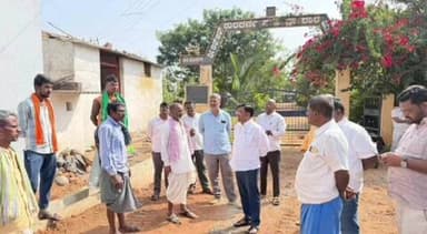 ಮುಂಡರಗಿ: ಮುಷ್ಠಿಕೋಪ್ಪ ಗ್ರಾಮದ ಸಿ.ಸಿ ರಸ್ತೆ ನಿರ್ಮಾಣ ಕಾಮಗಾರಿಯ ಸ್ಥಳ ವೀಕ್ಷಿಸಿದ ಶಾಸಕ ಡಾ. ಚಂದ್ರು ಲಮಾಣಿ