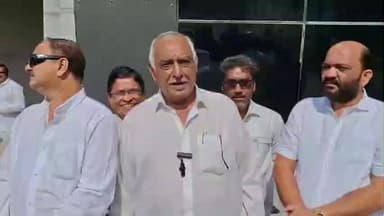 વલસાડ: નગર પાલિકાની નવી કચરા પ્રોસેસિંગ સાઈડને લઈને કોંગ્રેસના અગ્રણીઓ એ જિલ્લા કલેક્ટરને રજુઆત કરી