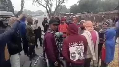 रानीगंज: रानीगंज के गीतबास बाजार में संदिग्ध मांस मिलने से मचा हड़कंप, ग्रामीणों ने सरकारी कर्मी को घेरा