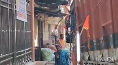 गंधवानी: बाग में बेकाबू ट्रक हनुमान मंदिर में घुसा, मंदिर का फर्श व रेलिंग टूटी, पुलिस ने आरोपी चालक को किया गिरफ्तार