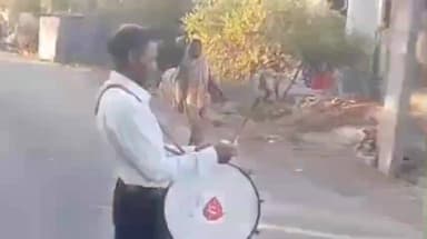 खामगाव: दवंडीद्वारे खामगाव तालुक्यात अजब फतवा जाहीर! महिलांमध्ये धास्ती, म्हणे.... लाडली बहिणीचा लाभ हवे असेल तर....