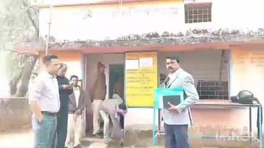 पटेरा: दमोह कलेक्टर सुधीर कोचर ने पटेरा और कुम्हारी के मतदान केंद्रों का जायजा लिया, निर्वाचन प्रक्रिया का लिया जायजा