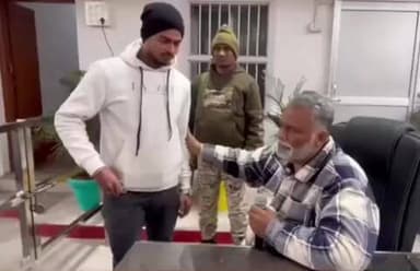 पूर्णिया के रणभूमि मैदान चौक स्थित कैफे संचालक ने सांसद पप्पु यादव से मुलाकात कर न्याय की गुहार लगाई