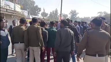 जबलपुर: रामपुर छाप्पर एकलव्य विद्यालय में प्रिंसिपल के व्यवहार से परेशान 400 छात्र उतरे सड़कों पर!