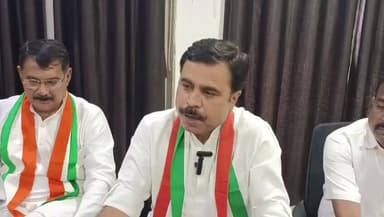 વઢવાણ: જમીન કૌભાંડમાં ઇડીના દરોડા મામલે જિલ્લા કોંગ્રેસ પ્રમુખ નૌશાદભાઈ સોલંકી એ સર્કિટ હાઉસ ખાતે થી પ્રતિક્રિયા આપી