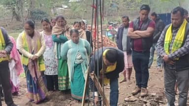 বইটামাৰী: বইটামাৰীৰ বৰখাতা গাওঁৰ নয়াপাৰাত শিৱ মন্দিৰ নিৰ্মাণ কাৰ্যৰ আধাৰশিলা স্থাপন কৰে কেএচিৰ অধ্যক্ষ হিতেশ্বৰ বৰ্মনে