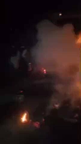 जोगापट्टी: सेमरी गांव में आग लगने से एक घर जलकर राख, तीन बकरियों की मौत, दो महिलाएं झुलसीं