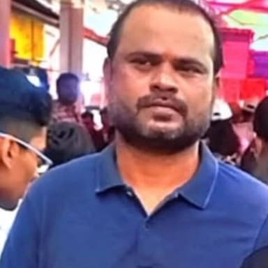 ಕಲಬುರಗಿ: ನಗರದ ಶಿವಶಕ್ತಿ ಬಡಾವಣೆಯಲ್ಲಿ ಗುಂಡು ಹಾರಿಸಿಕೊಂಡು ವ್ಯಕ್ತಿ ಆತ್ಮಹತ್ಯೆ