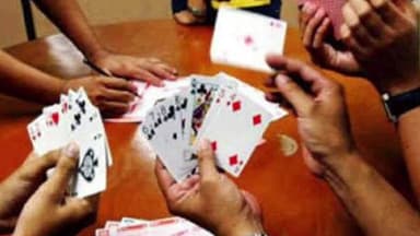 લાલપુર: લાલપુરના નાદુરી ગામમાંથી જુગાર રમતા શખ્સો ઝડપાયા