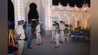 ಮೈಸೂರು: ಪ್ರವಾಸಿಗರು ಹೆಚ್ಚು ಸೇರುವ ಸ್ಥಳದಲ್ಲಿ ಹೊಸ ವರ್ಷದ ಅಂಗವಾಗಿ ಸುರಕ್ಷತೆಯ ನಿಟ್ಟಿನಲ್ಲಿ: ನಗರ ಪೊಲೀಸ್ ಆಯುಕ್ತರಿಂದ ತಪಾಸಣೆ