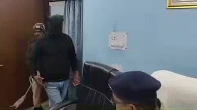 झाझा: फरार चल रहे नक्सली की गिरफ्तारी हुई, झाझा थाना में एसडीपीओ ने किया पीसी