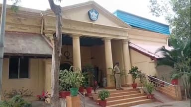 ప్రజా సమస్యల పరిష్కార వేదికలో ఎస్పీ తుషా డ్యూడిని కలిసి ఫిర్యాదు చేసిన జీఎస్టీ బాధితుడు చక్రవర్తి