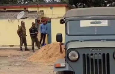 पाकुड़: पाकुड़ रेलवे क्वार्टर में चोरी, चोर लाखों के गहने व नकदी उड़ा ले गए, पुलिस जांच में जुटी