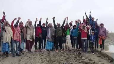 बैरिया: जर्जर सड़क से किसान बेहाल, कोलहवा घाट पर ग्रामीणों का प्रदर्शन #jansamasya