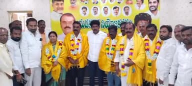 కొత్తగా ఎన్నికైన టీడీపీ సభ్యులను సన్మానించిన మడకశిర ఎమ్మెల్యే ఎంఎస్ రాజు