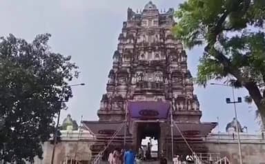 ఒంటిమిట్ట: ఏకాదశి కు ముస్తాబైన కోదండ రామాలయం