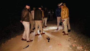 #शाहजहांपुर
पुलिस की बदमाश मुठभेड़। बदमाश के पैर में लगी गोली घायल बदमाश पर दर्ज है 68 मुकदमे।बदमाश का नाम सईद बंजारा।घ...