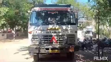 धर्माबाद: करखेली फाटा येथे अवैधरित्या गौण खनिज वाहतूक करणारा हायवा पोलिसांनी पकडला, गुन्हा नोंद