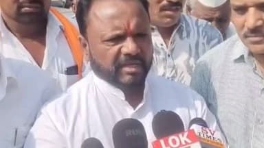 माढा: माढा येथे फटाके फोडत शक्तीपीठ महामार्गाचे स्वागत