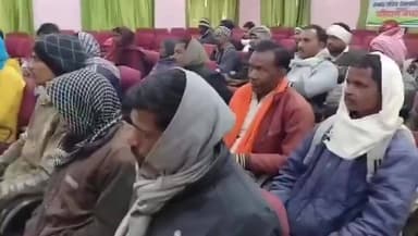 अधौरा: रेनफेड एरिया डेवलपमेंट योजना के तहत कृषि वैज्ञानिकों ने 50 कृषकों को किया प्रशिक्षित