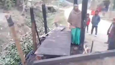 शाहकुंड: शाहकुंड थाना क्षेत्र के खुलनी पंचायत के वार्ड 4 में दुकान में आग लगने से हजारों का सामान जलकर राख