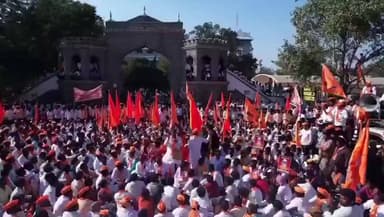 ಕಲಬುರಗಿ: ಹೋರಾಟದ ನಡುವೆ ಮಾನವೀಯತೆ: ನಗರದಲ್ಲಿ ಕೋಲಿ ಸಮಾಜದ ಬೃಹತ್ ಹೋರಾಟದ ವೇಳೆ ಅಂಬುಲೆನ್ಸ್ಗೆ ದಾರಿ ಕೊಟ್ಟು ಮಾನವಿಯತೆ