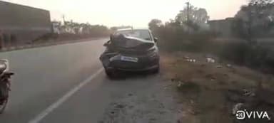 चांडिल: एनएच 33 चौका में वैन को टक्कर मारने के बाद कार दुर्घटनाग्रस्त