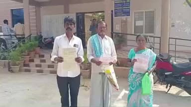 గుంతకల్లు: గుత్తి మండలం గొందిపల్లి గ్రామంలో ఫోర్జరీ సంతకాలతో ఇంటి పట్టాలు, న్యాయం చేయాలని బాధితులు ఆందోళన