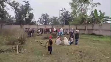 चनपटिया: महनाकुली बढ़ईटोला में श्मशान घाट पर शव जलाने को लेकर दो पक्षों में तनाव, एसडीएम-एसडीपीओ ने सुलझाया मामला