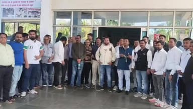 बालाघाट: नए अनुबंध के विरोध में राइस मिलर्स कलेक्ट्रेट पहुंचे, बोले- साहब रख लीजिए मिलों की चाबी