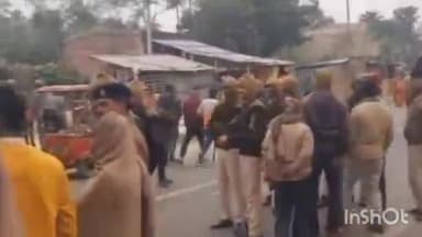 सत्तर कटैया: बिहरा: लालगंज बारा के एक कैदी की मौत, परिजनों ने की आगजनी, सहरसा-सुपोल मार्ग पर पुलिस पहुंची